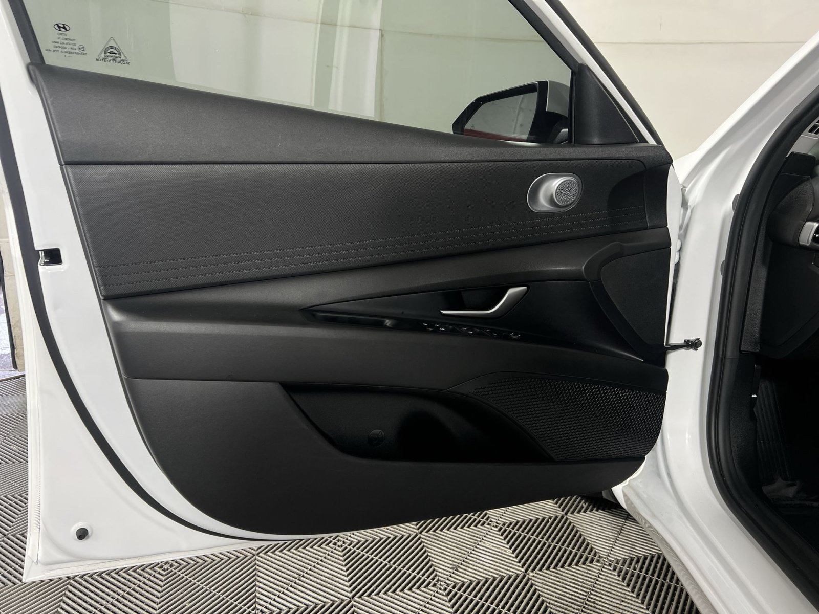 Used 2023 Hyundai Elantra SEL FWD image 14
