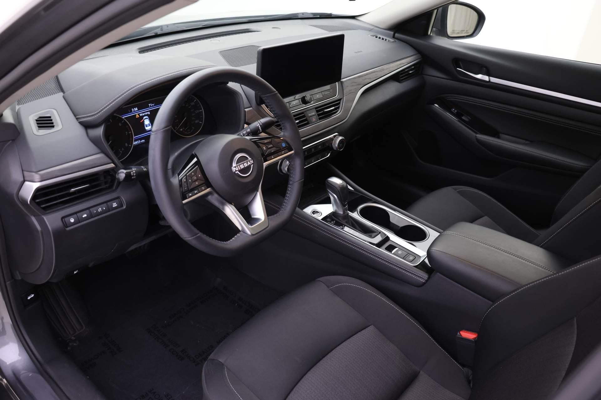 Used 2023 Nissan Altima 2.5 SV w/ SV Premium Package image 3