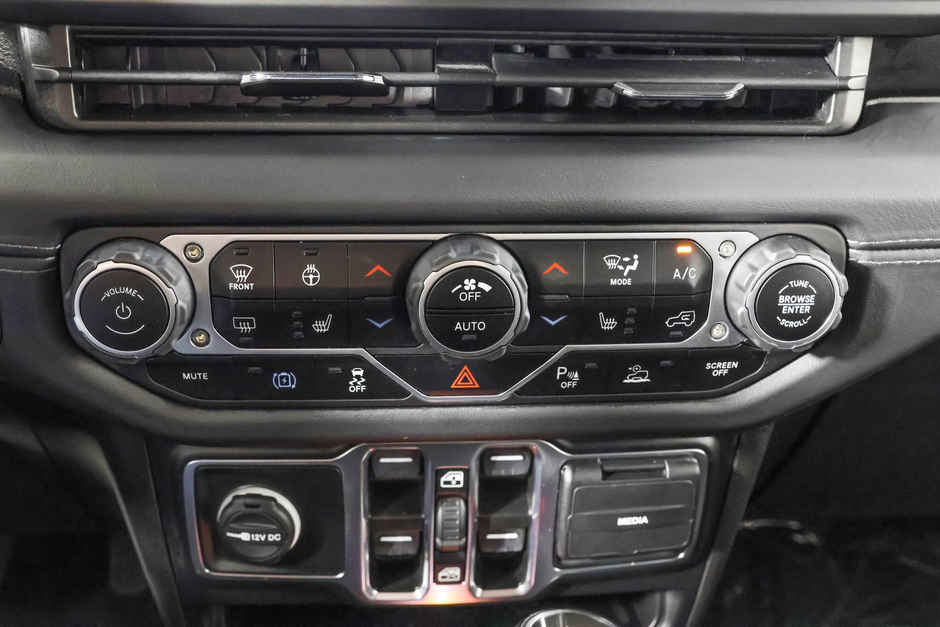 Used 2024 Jeep Wrangler High Altitude AWD/4WD image 32