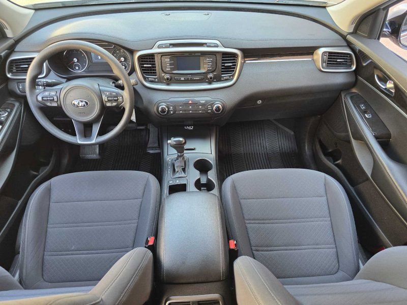 Used 2016 Kia Sorento LX image 4