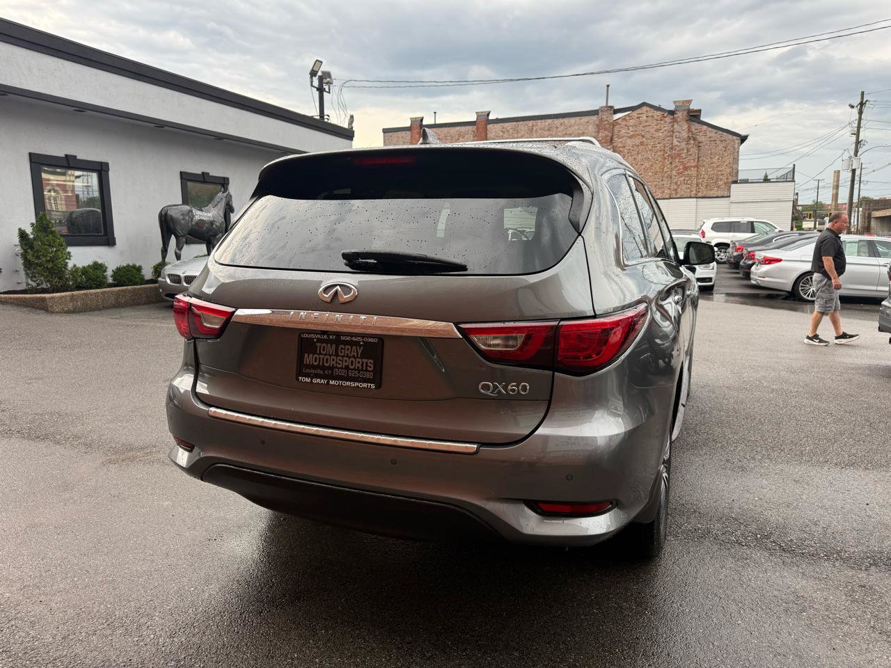 Used 2018 INFINITI QX60 Luxe w/ Deluxe Technology Package AWD/4WD image 3