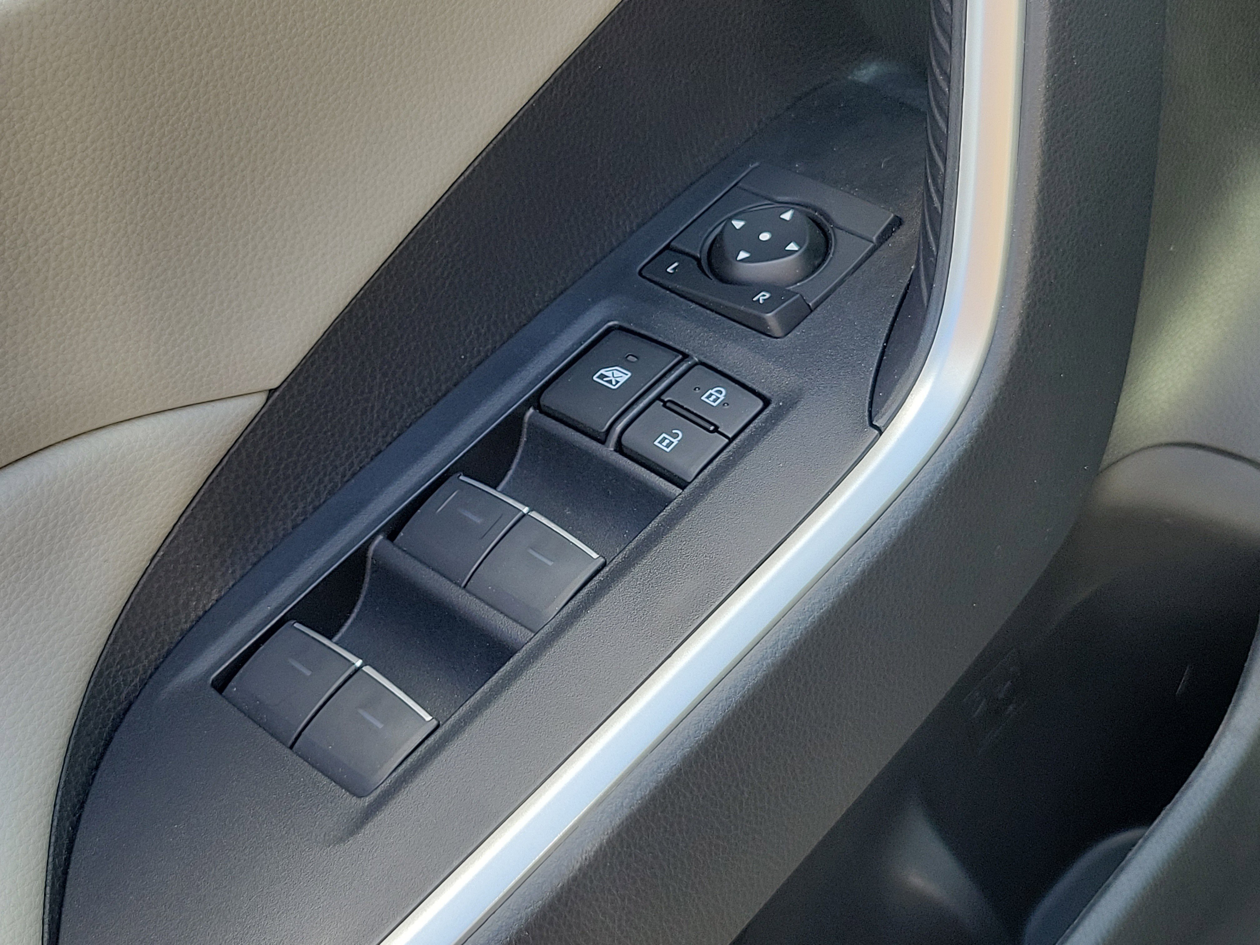 New 2024 Toyota RAV4 XLE w/ Convenience Package FWD image 24