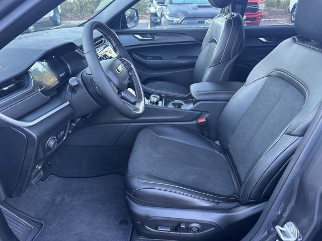 New 2025 Jeep Grand Cherokee L Altitude image 9