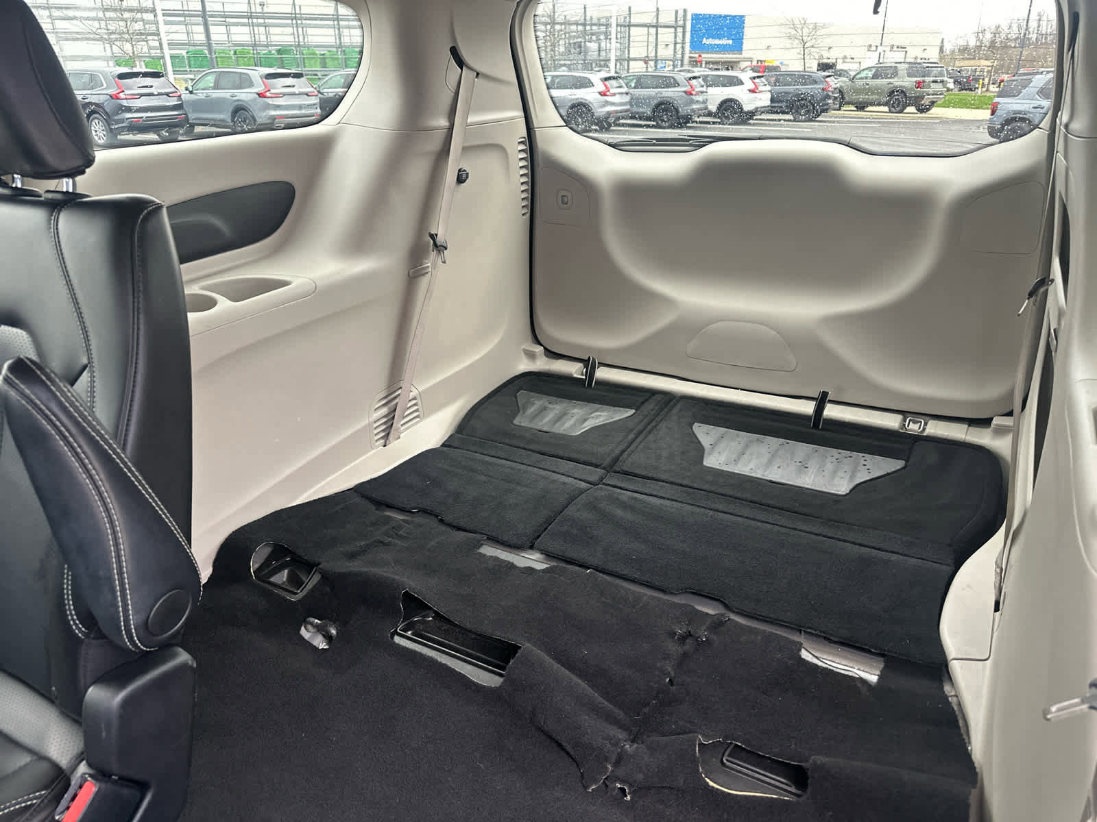 Used 2024 Chrysler Pacifica Touring-L image 19