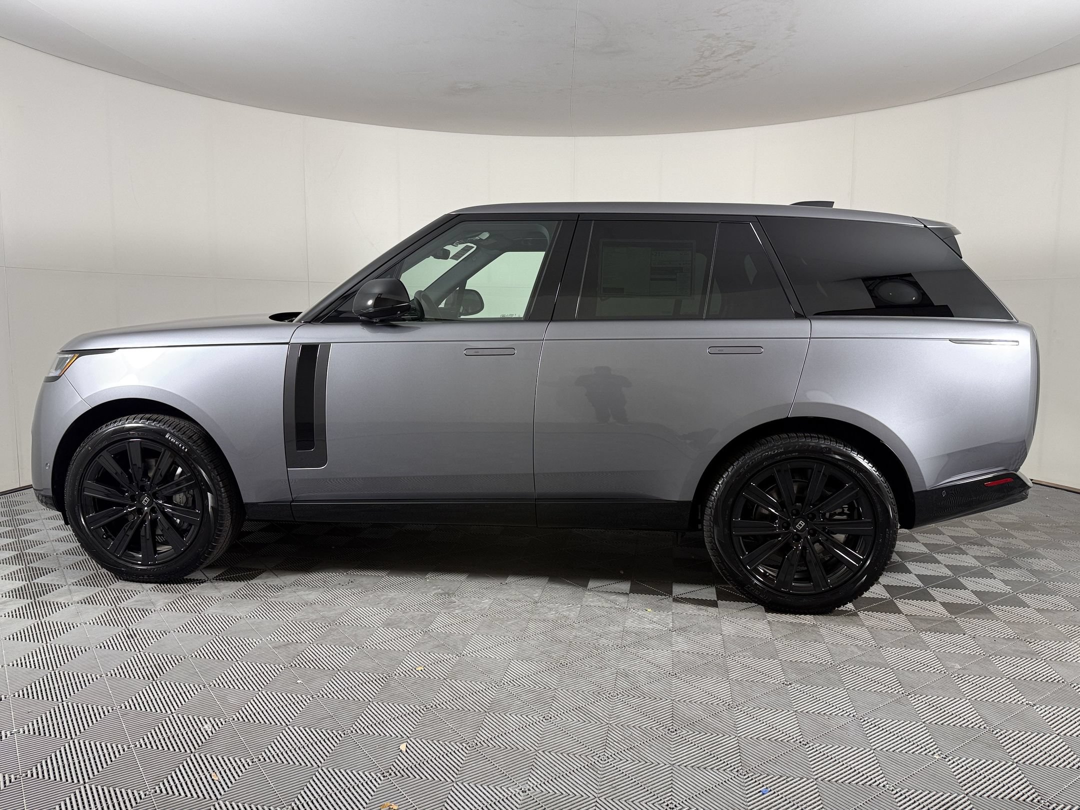 New 2027 Land Rover Range Rover SE AWD/4WD image 2