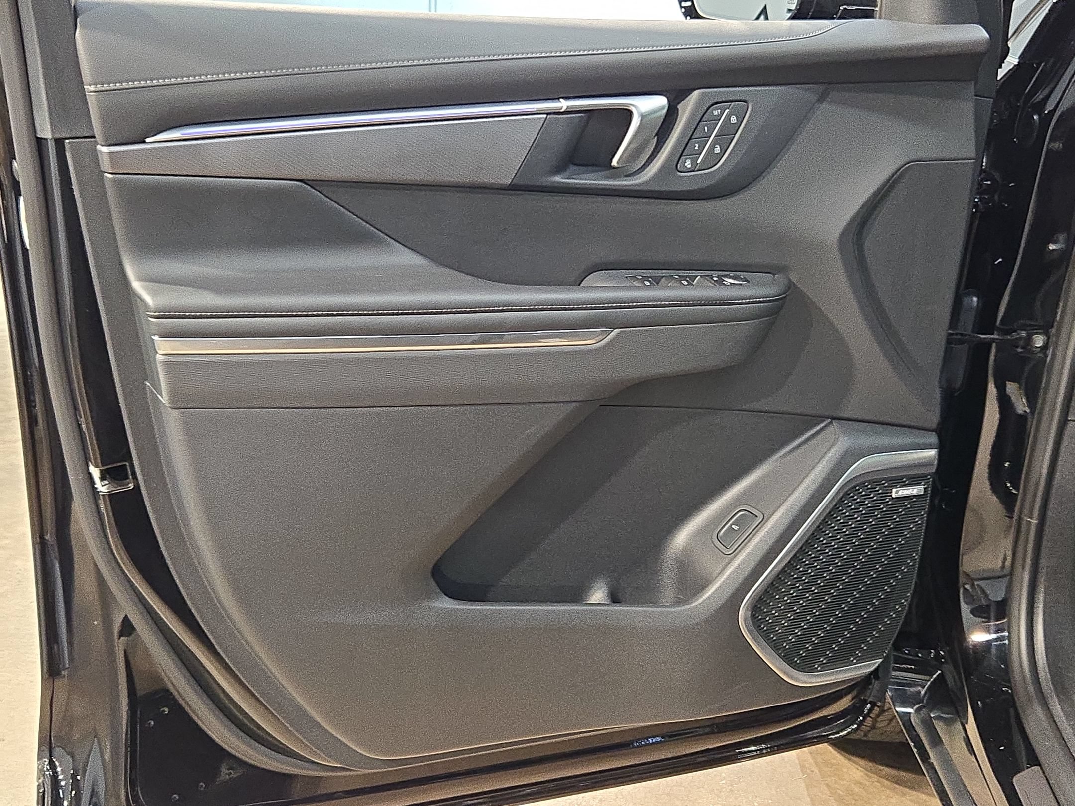 Used 2025 Buick Enclave Sport Touring w/ Power Package FWD image 20