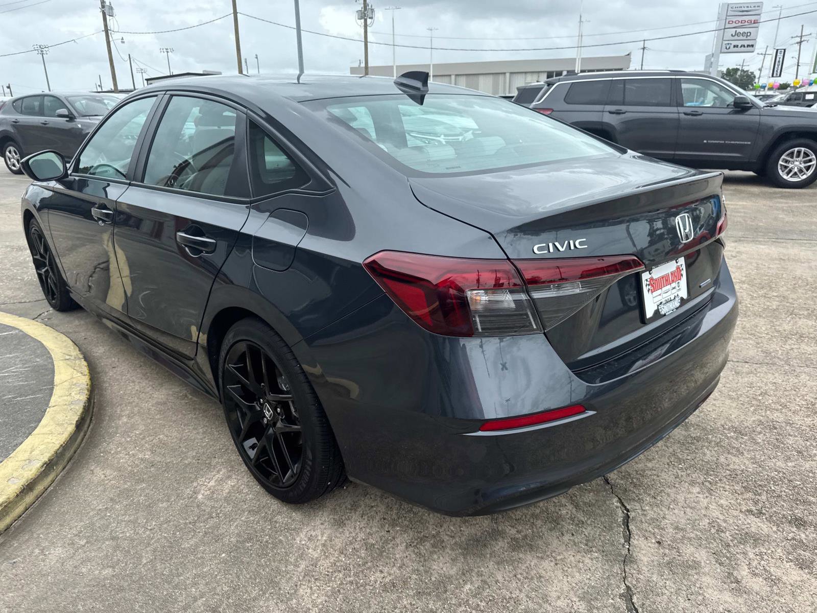 Used 2025 Honda Civic FWD Hybrid Sedan image 5