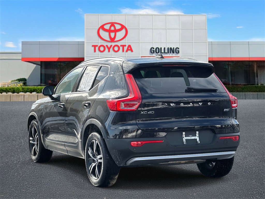 Used 2025 Volvo XC40 B5 Core image 4