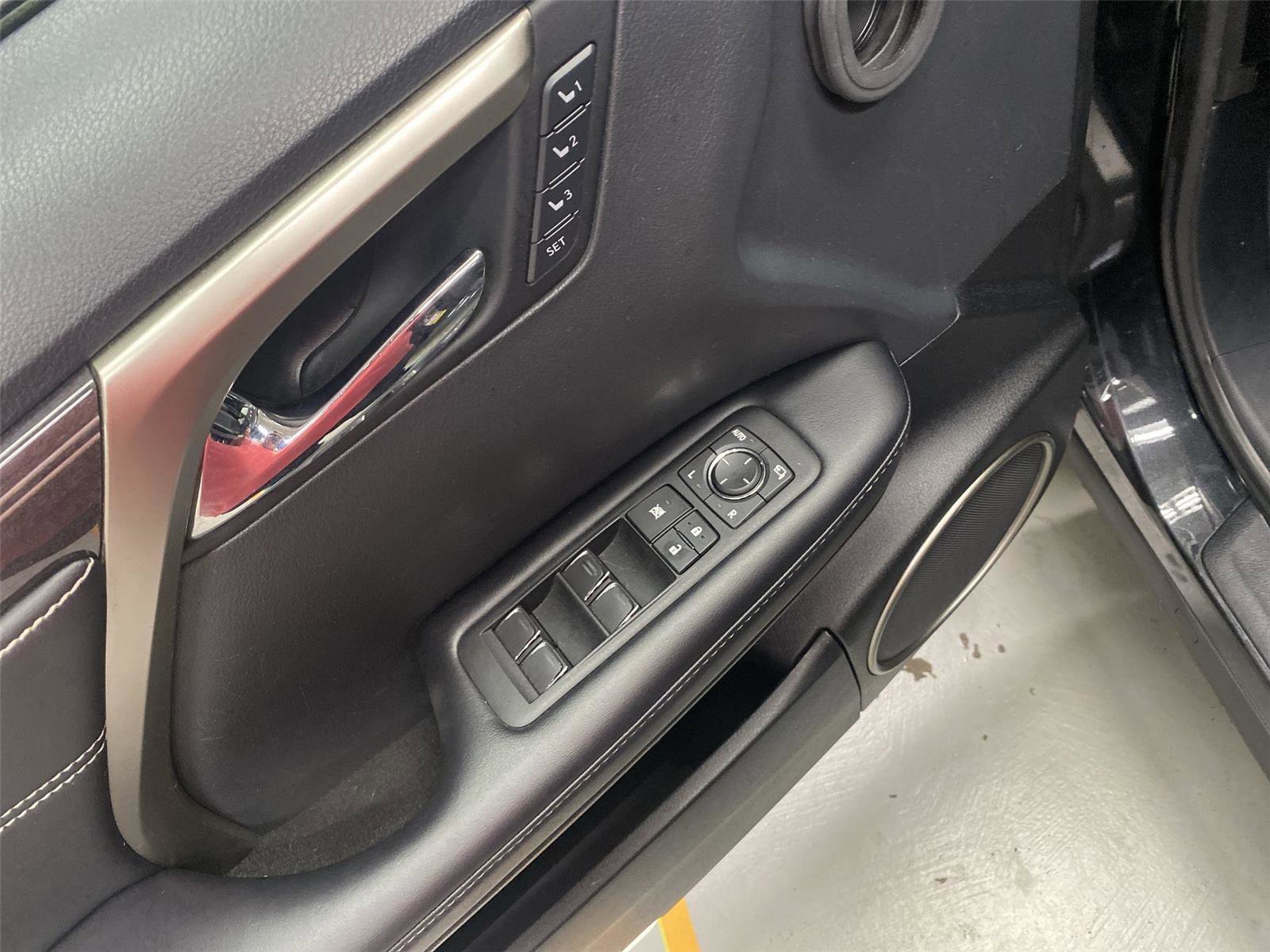 Used 2020 Lexus RX 450h AWD w/ Luxury Package image 19