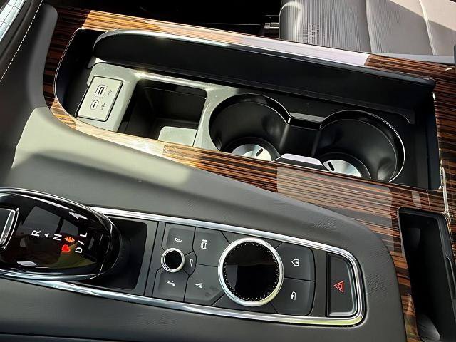 Used 2022 Cadillac Escalade Premium Luxury AWD/4WD image 21