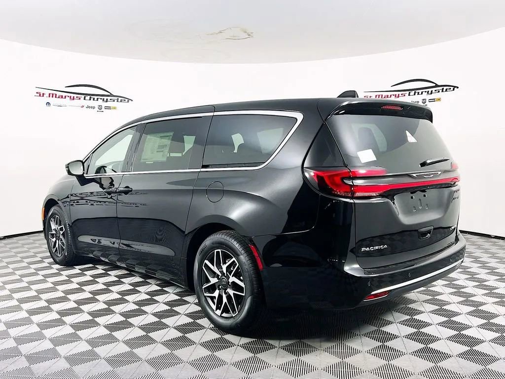 New 2027 Chrysler Pacifica Limited FWD image 6
