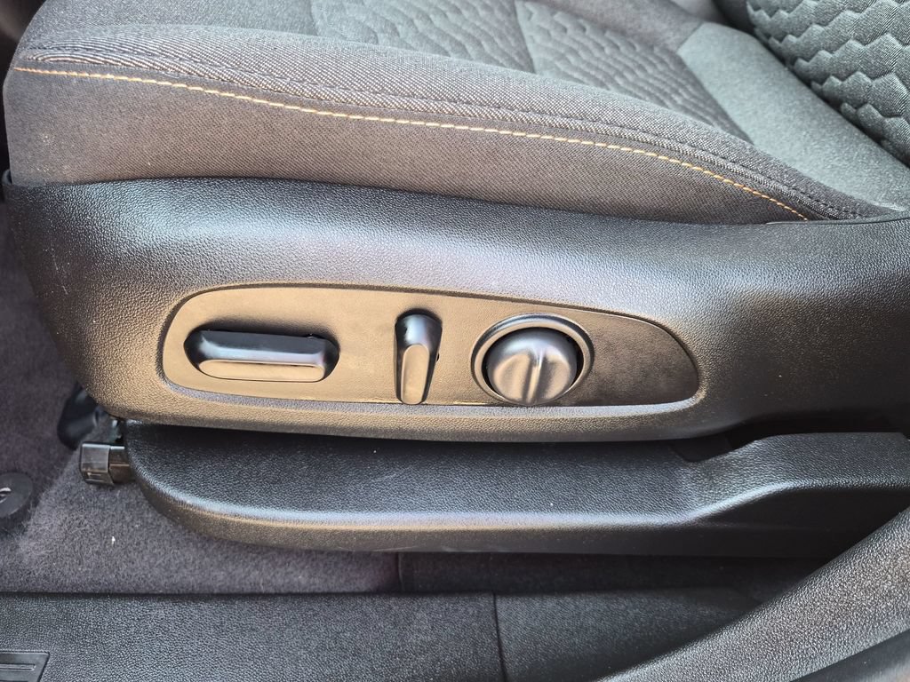 Used 2020 Chevrolet Equinox LT FWD image 12