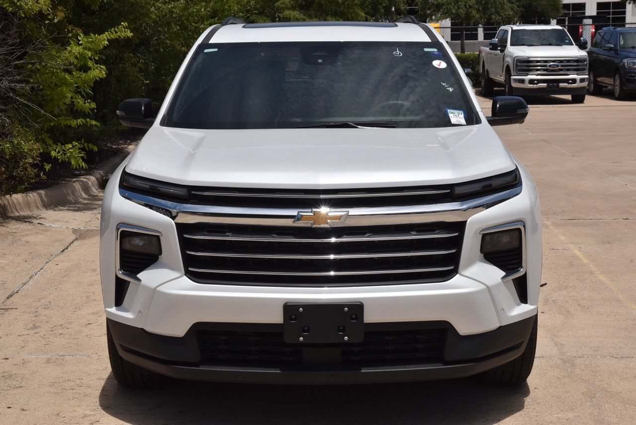 Used 2024 Chevrolet Traverse LT w/ Enhanced Driving Package AWD/4WD image 3