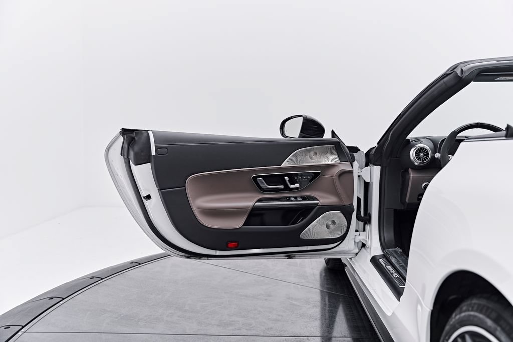 Used 2025 Mercedes-Benz SL 63 AMG 4MATIC image 36