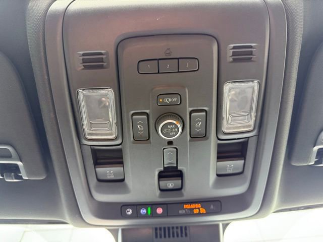 Used 2023 GMC Yukon XL Denali image 32