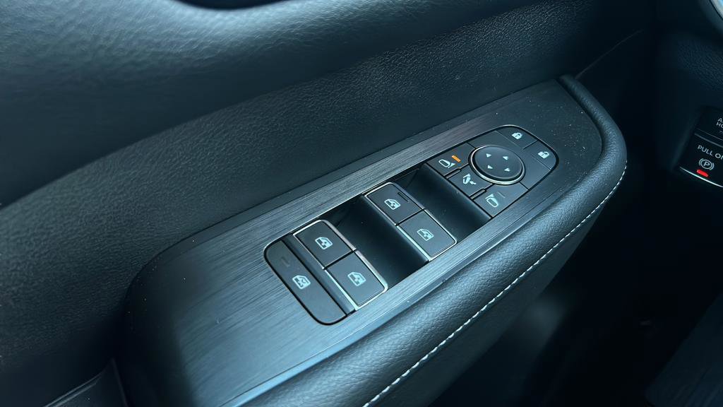 Used 2025 Nissan Armada Platinum Reserve AWD/4WD image 11