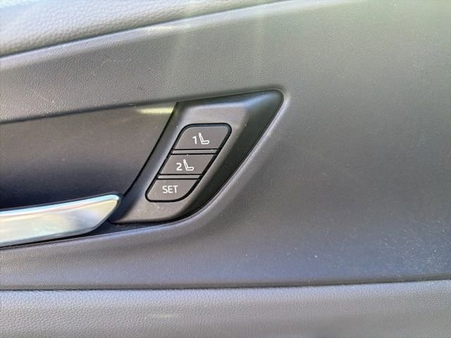 Used 2023 Toyota Prius Limited w/ Limited Premium Package FWD image 9