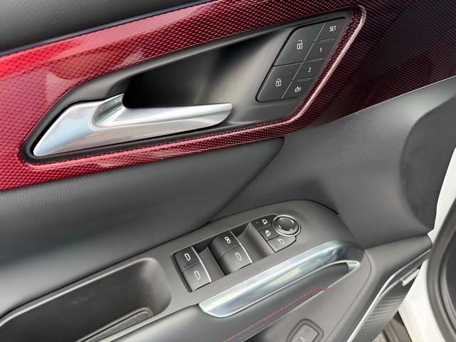 Used 2025 Chevrolet Traverse RS FWD image 12