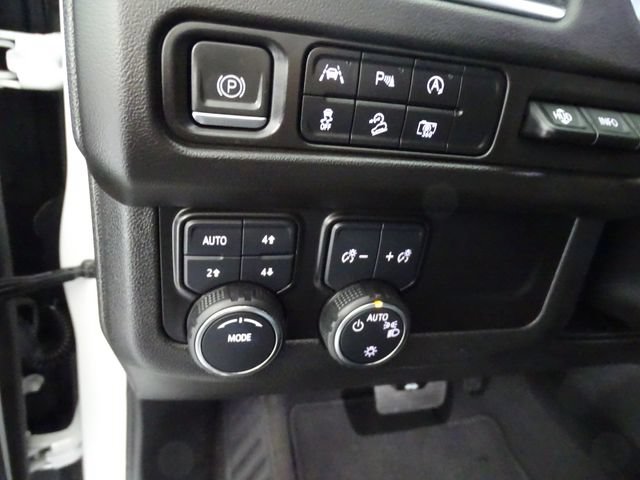 Certified 2024 Chevrolet Suburban High Country AWD/4WD image 12