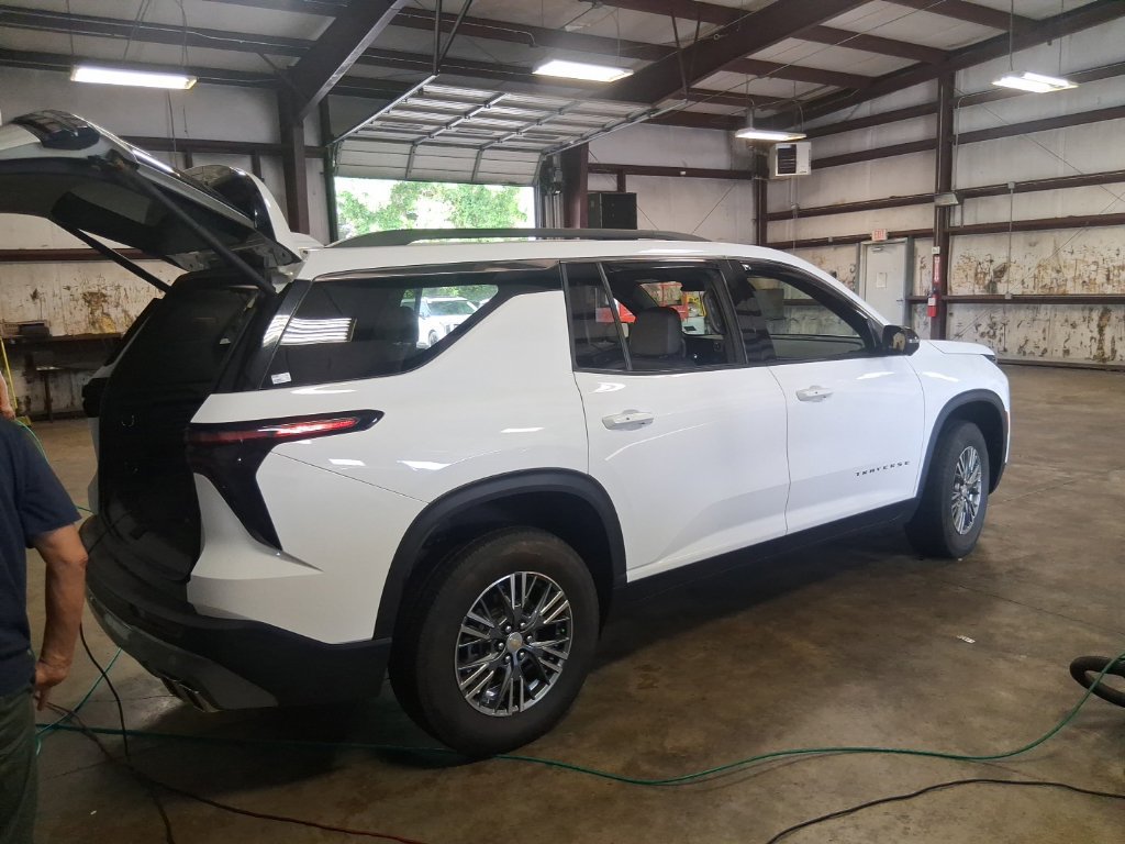 Used 2024 Chevrolet Traverse LT FWD image 4