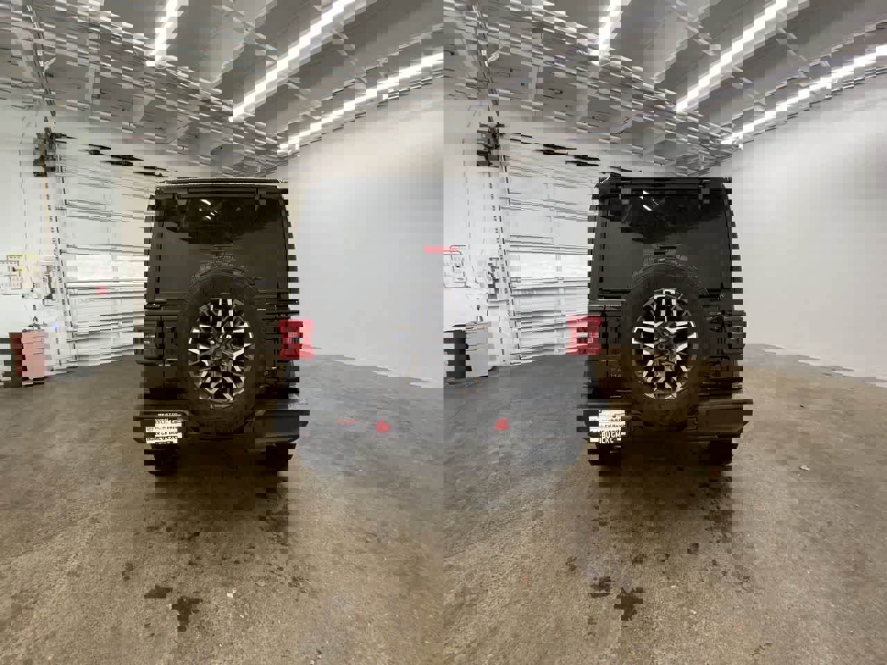 Used 2025 Jeep Wrangler Sahara image 5