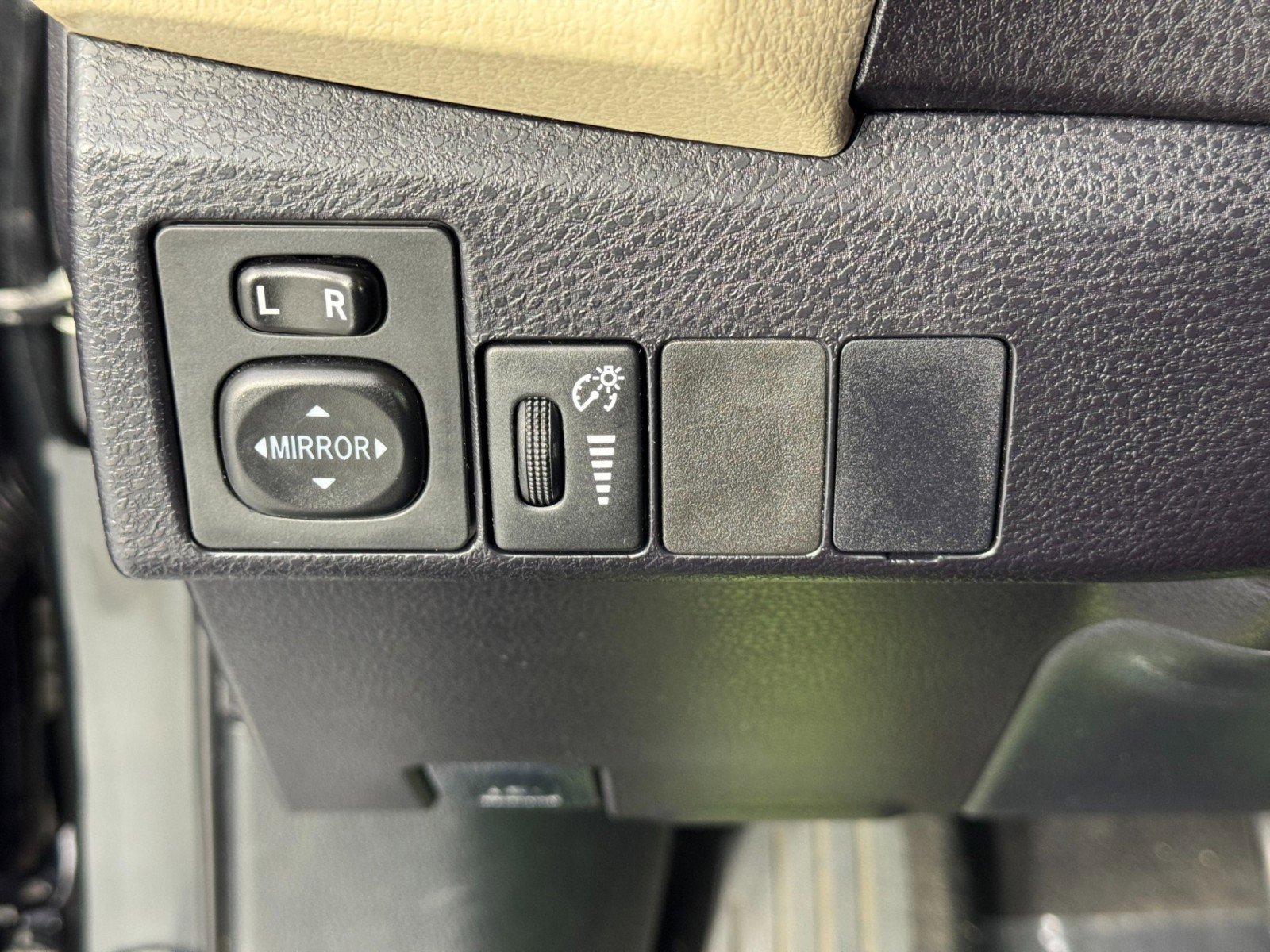 Used 2016 Toyota Corolla LE image 16