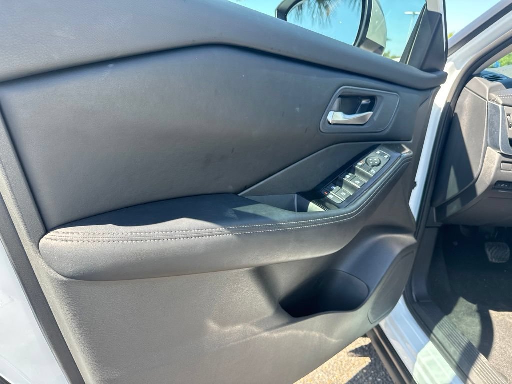 Used 2026 Nissan Rogue SV FWD image 15