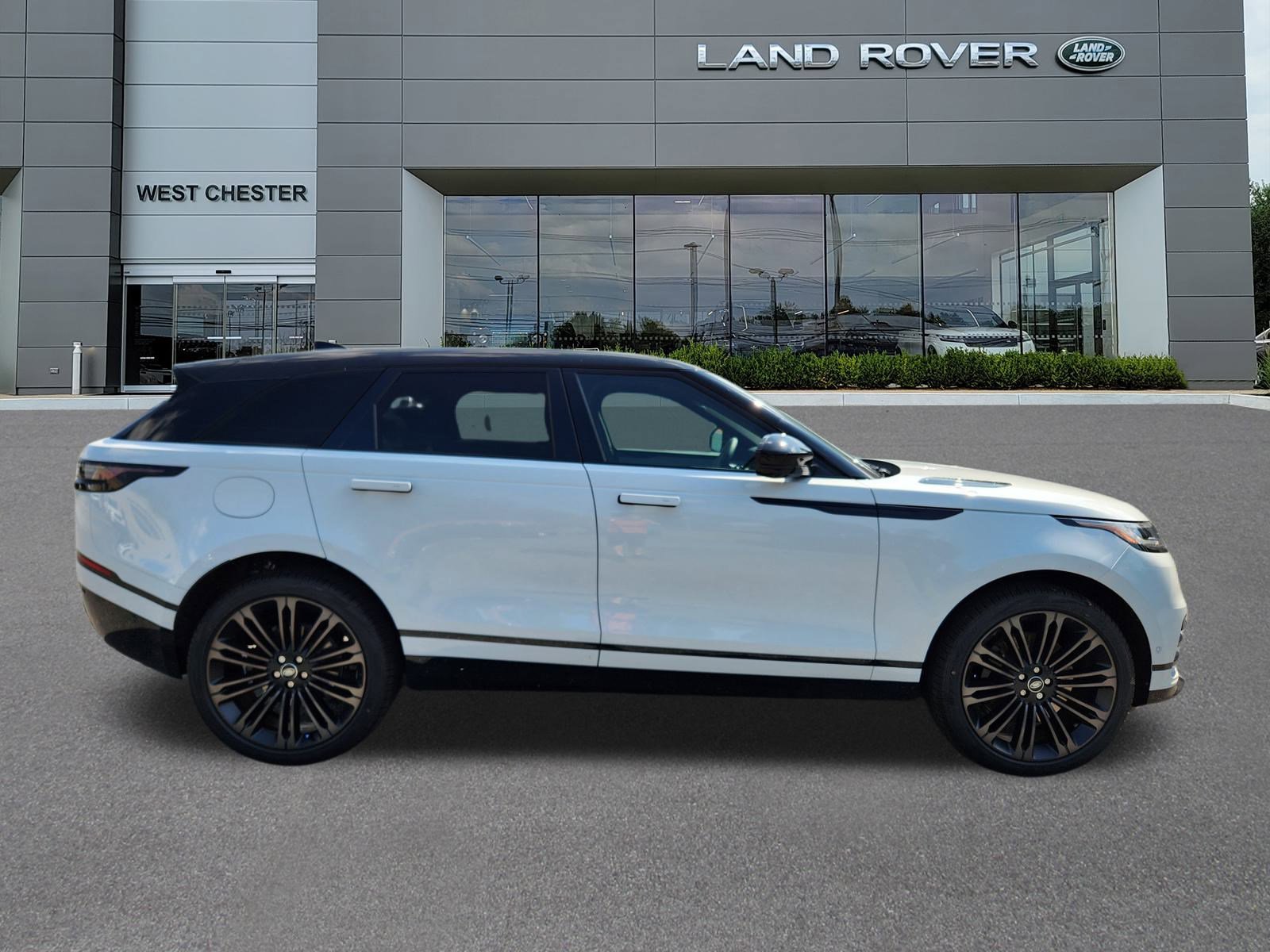 New 2026 Land Rover Range Rover Velar Dynamic SE image 4