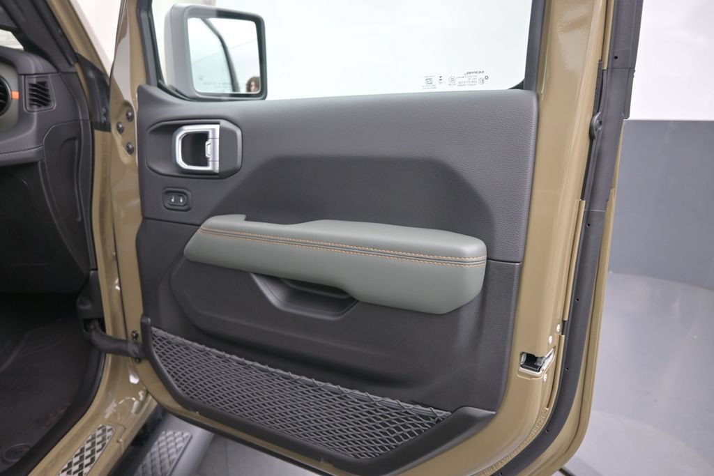 New 2026 Jeep Gladiator Mojave w/ Safety Group AWD/4WD image 20