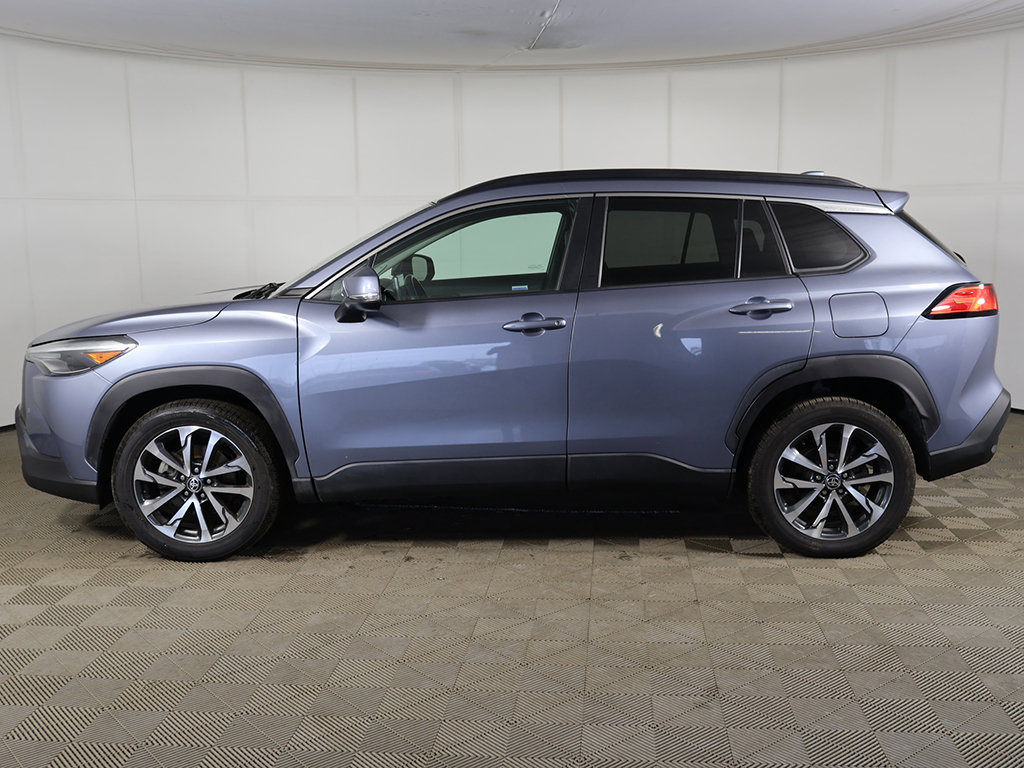 Used 2022 Toyota Corolla Cross XLE w/ Convenience Package AWD/4WD image 12