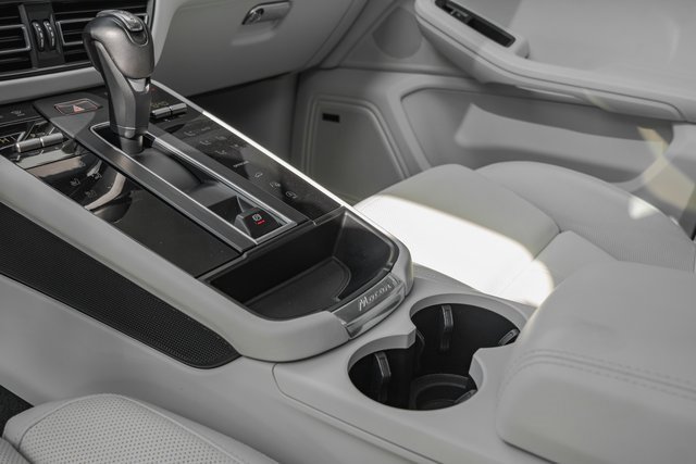 Used 2023 Porsche Macan w/ Premium Package Plus image 22