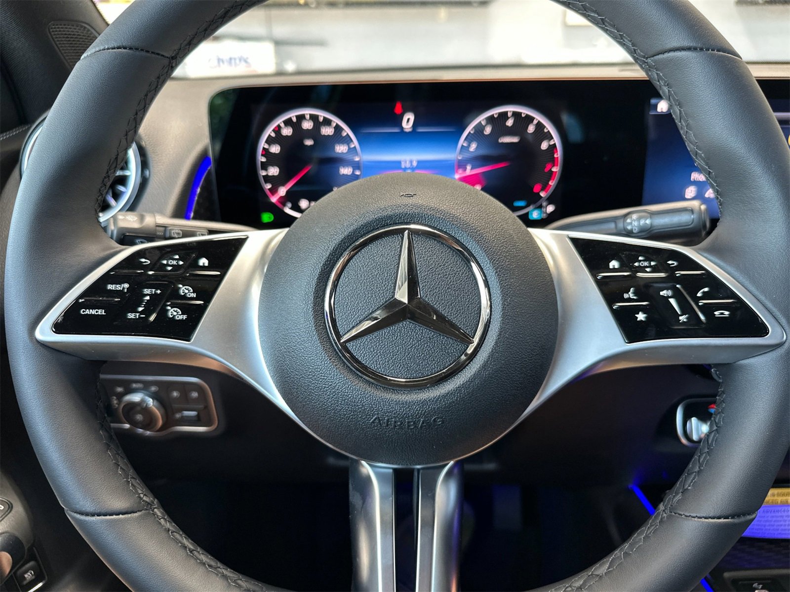 New 2025 Mercedes-Benz GLB 250 4MATIC image 24