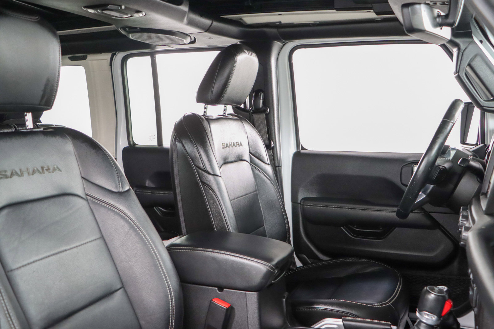 Used 2022 Jeep Wrangler Unlimited Sahara w/ Cold Weather Group image 28