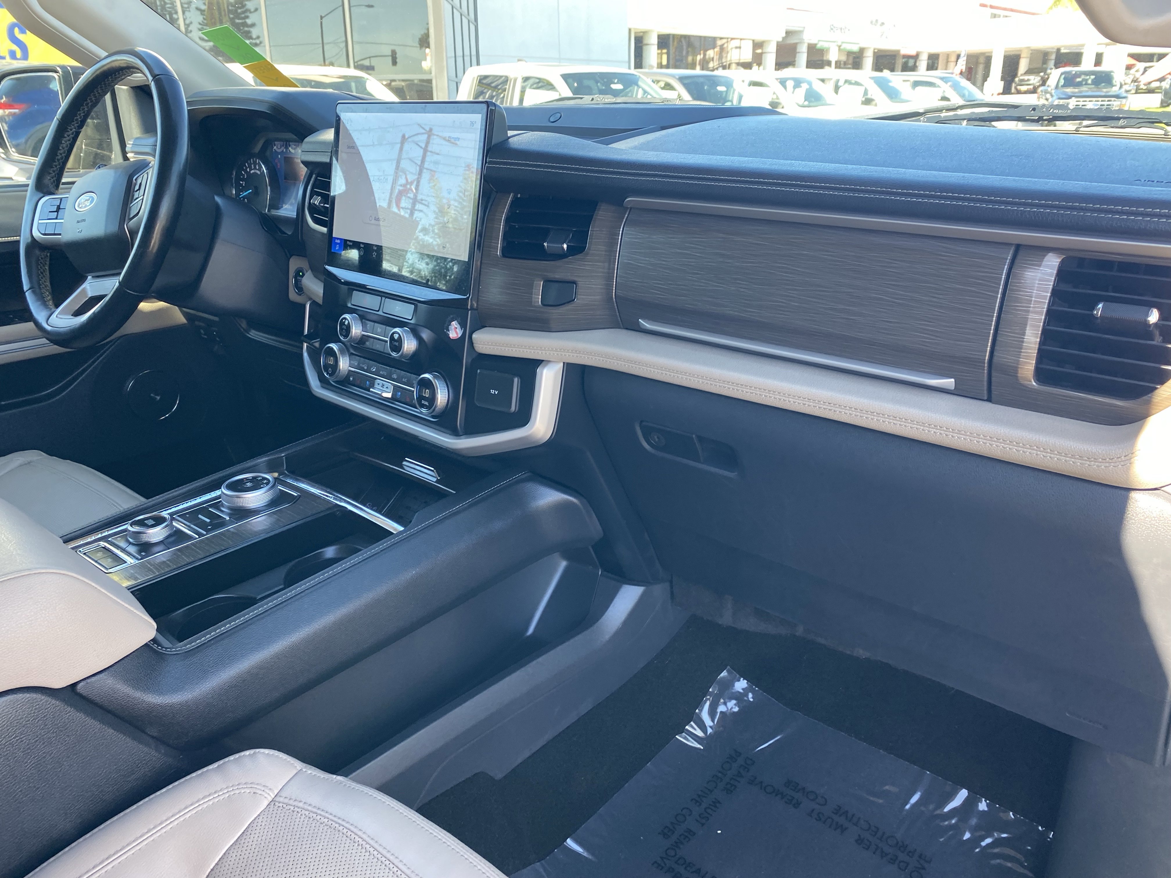 Used 2022 Ford Expedition Limited image 12
