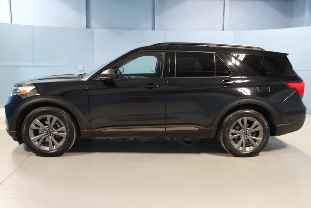 Used 2021 Ford Explorer XLT w/ Equipment Group 202A AWD/4WD image 33