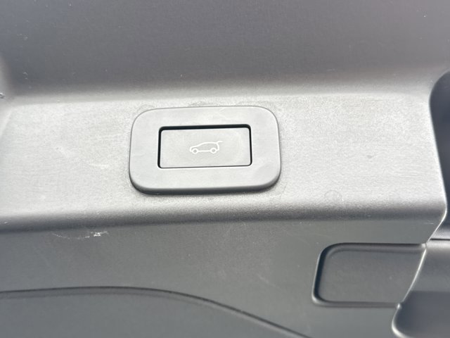 Used 2024 Jaguar F-PACE R-Dynamic S image 11