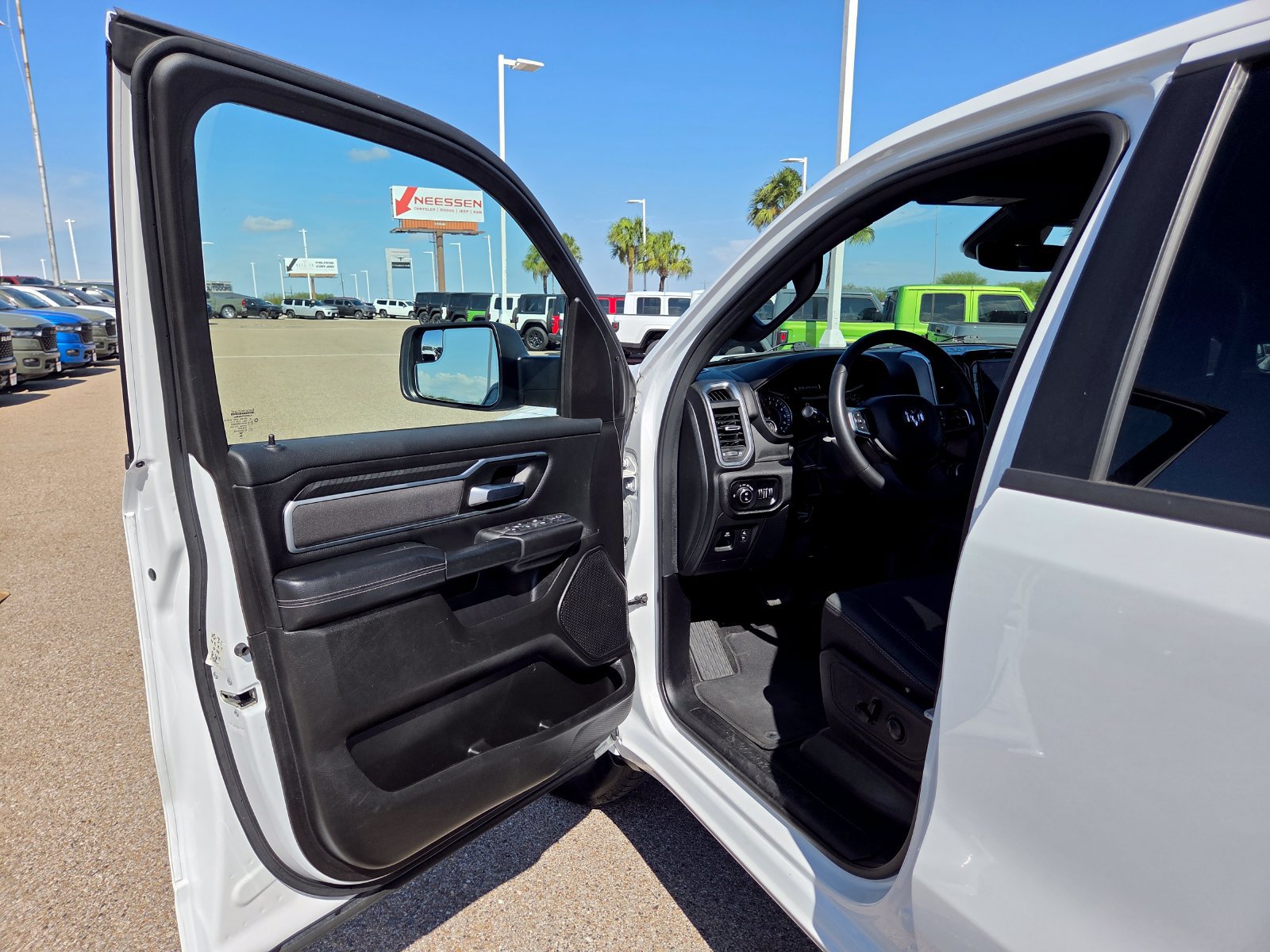 Used 2025 RAM 1500 Big Horn AWD/4WD image 15
