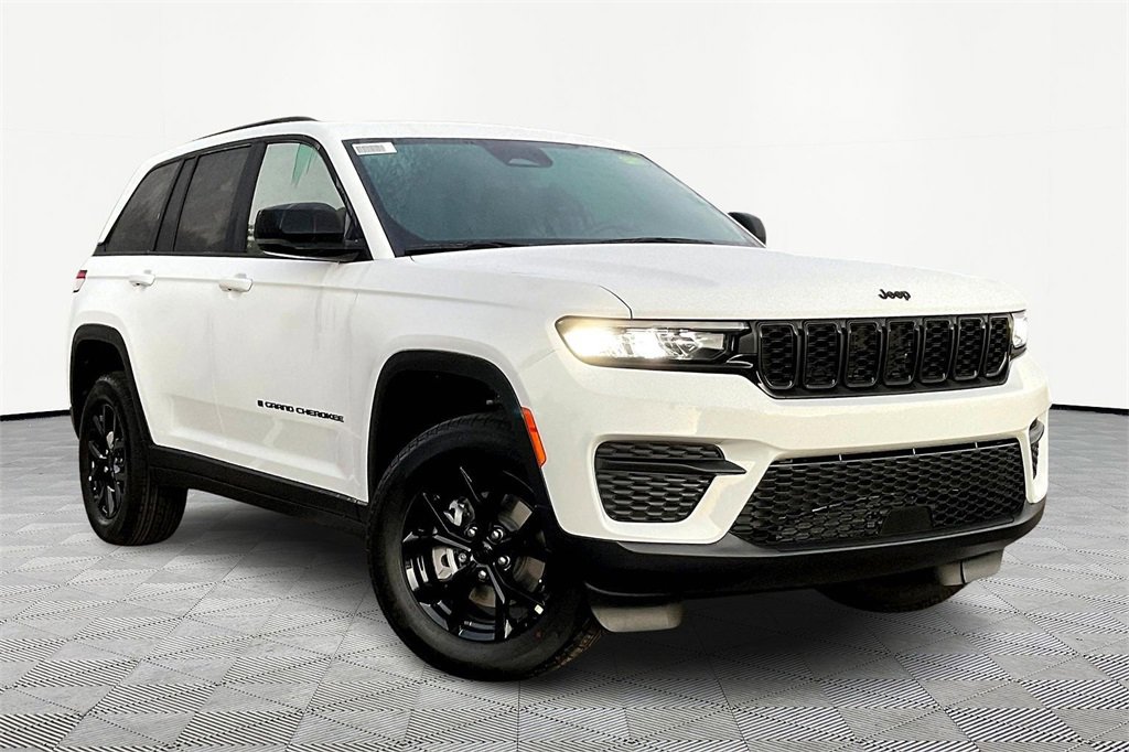 New 2025 Jeep Grand Cherokee Altitude image 1