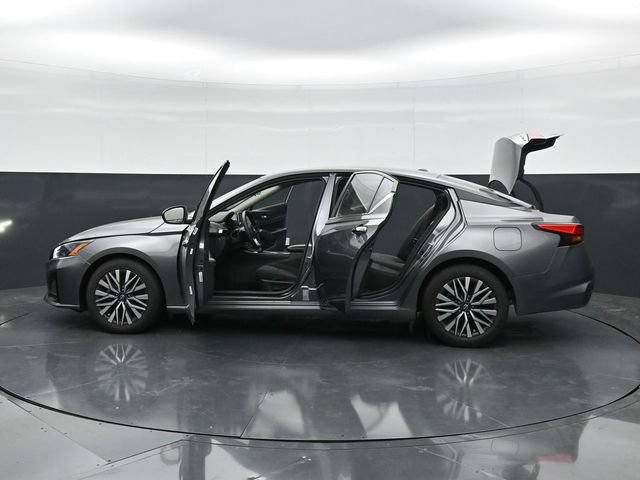 Used 2025 Nissan Altima 2.5 SV FWD image 47