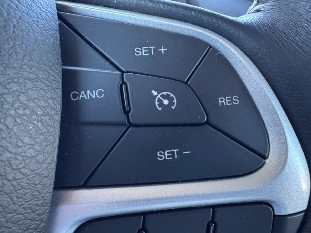 Used 2019 Jeep Renegade Latitude w/ Cold Weather Group AWD/4WD image 31