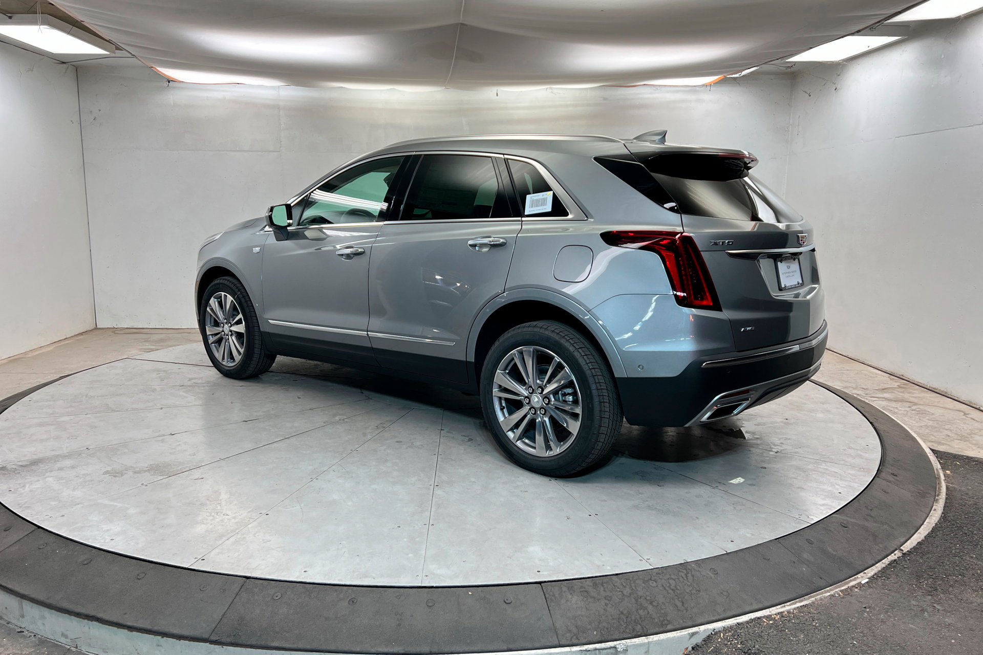 New 2026 Cadillac XT5 Premium Luxury w/ Driver Assist Package image 3