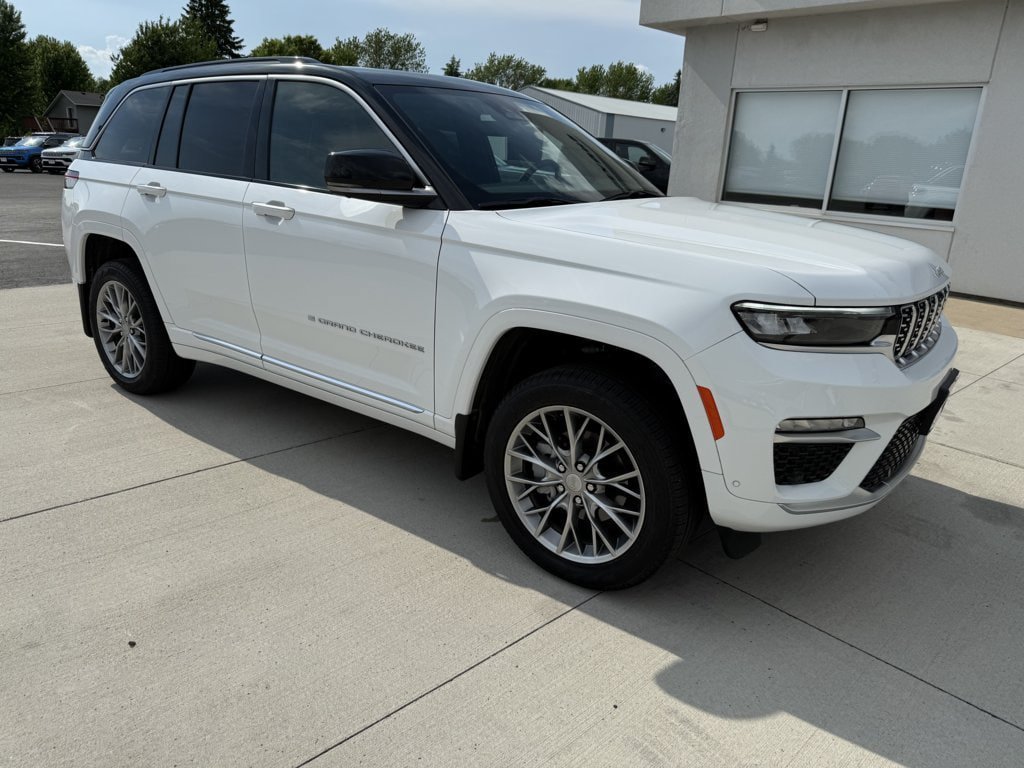 Used 2024 Jeep Grand Cherokee Summit w/ Luxury Tech Group V AWD/4WD image 1