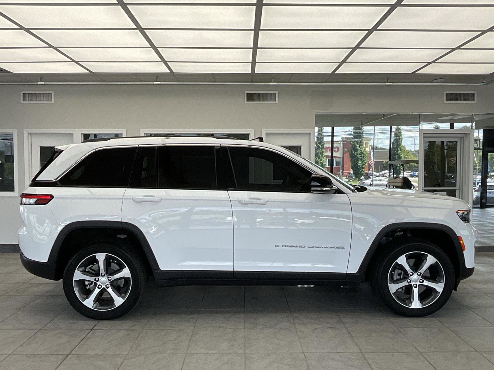Used 2024 Jeep Grand Cherokee Limited 4xe image 4