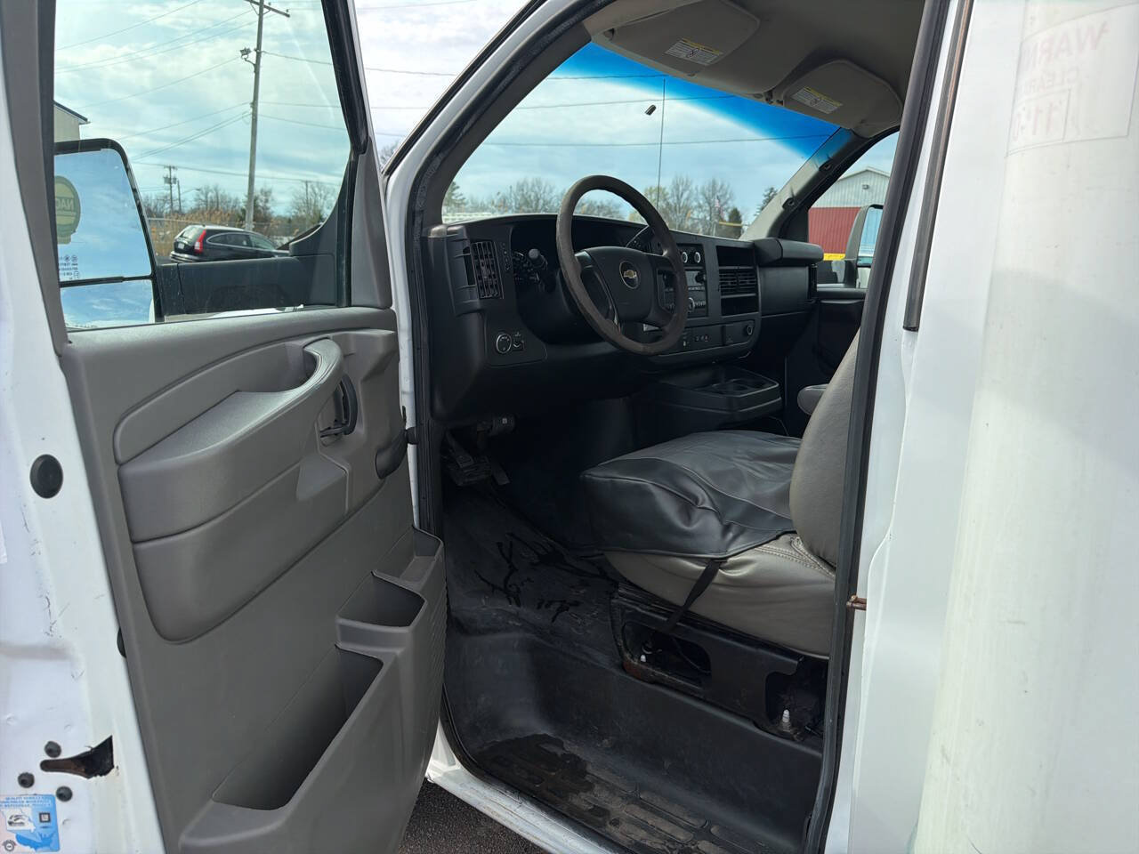 Used 2015 Chevrolet Express 3500 Extended RWD image 13