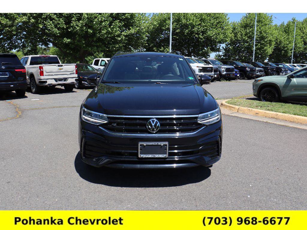 Used 2024 Volkswagen Tiguan SE R-Line AWD/4WD image 2