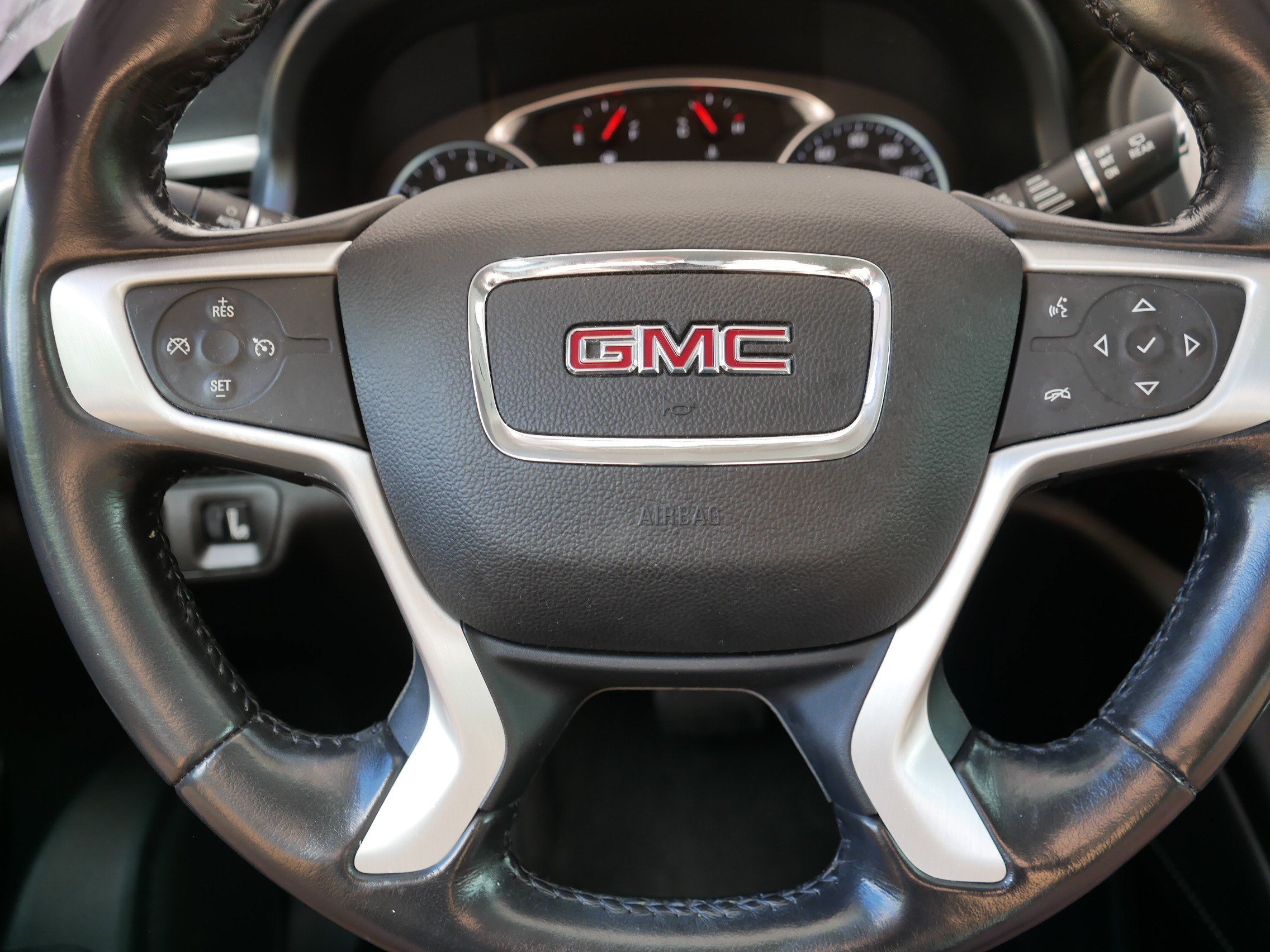 Used 2020 GMC Acadia SLT AWD/4WD image 25