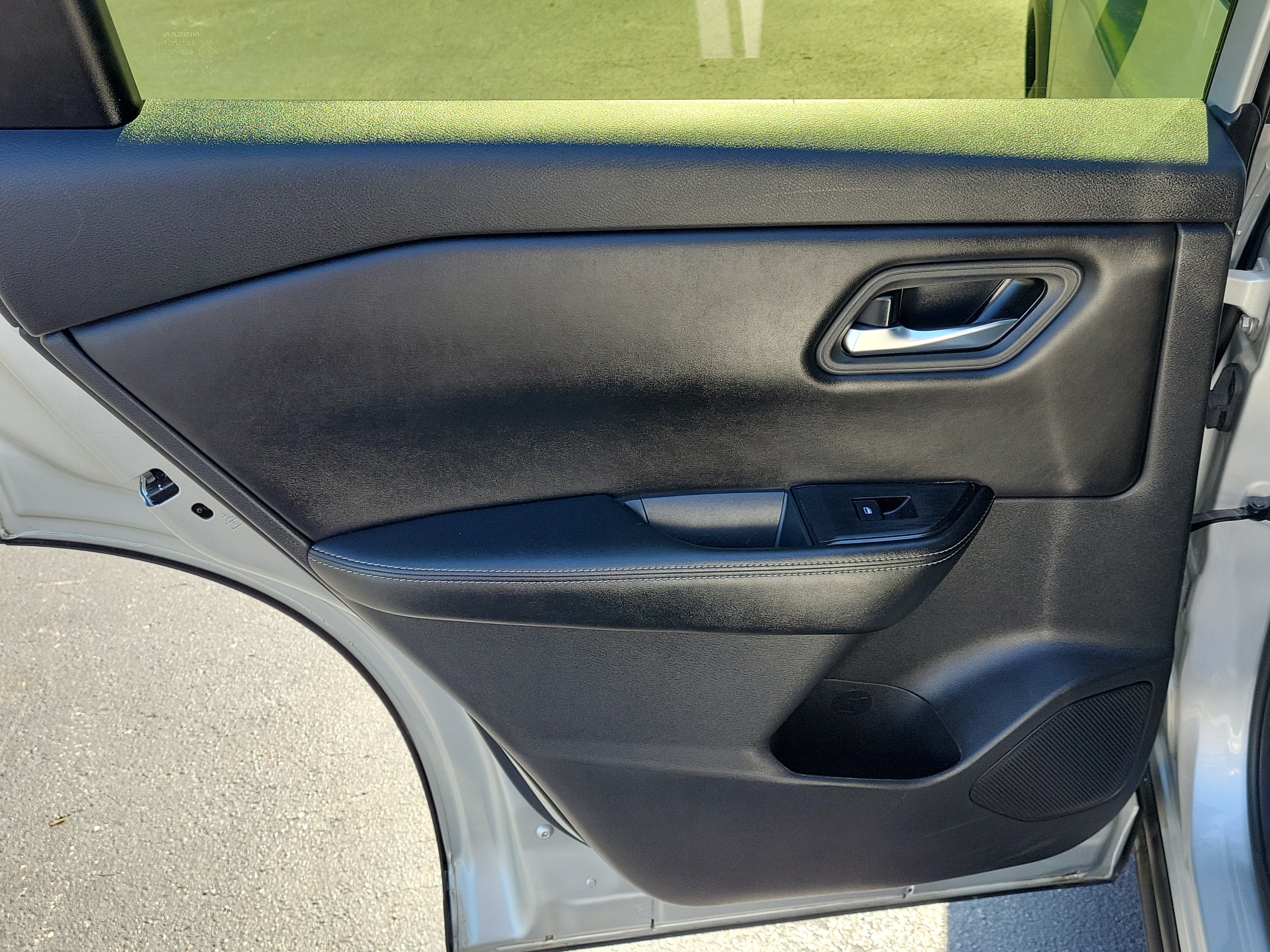 Used 2024 Nissan Rogue SV FWD image 9