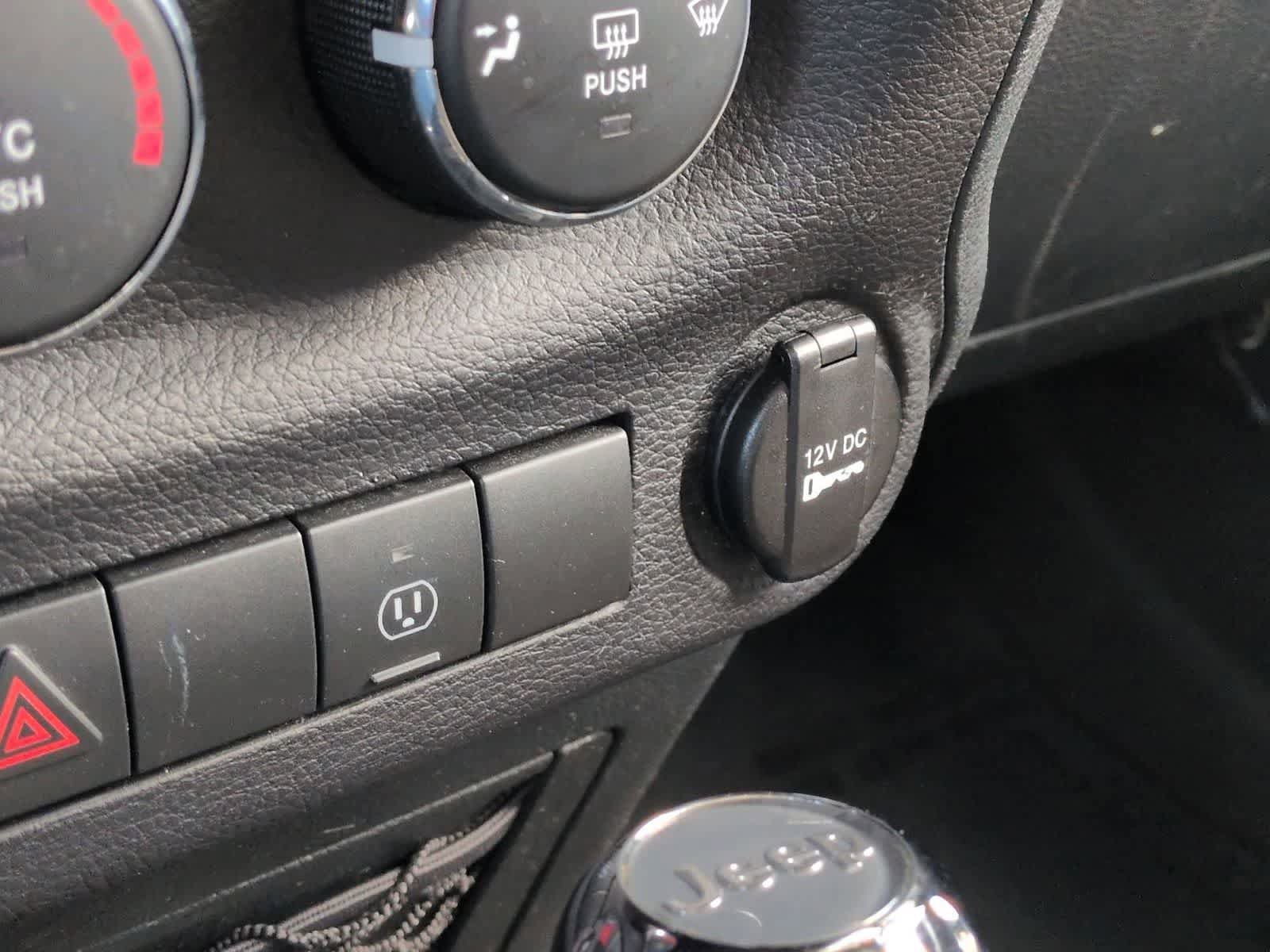 Used 2017 Jeep Wrangler Unlimited Sahara AWD/4WD image 28
