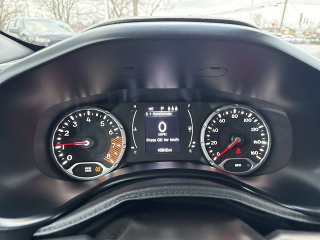 Used 2019 Jeep Renegade Latitude w/ Cold Weather Group image 25