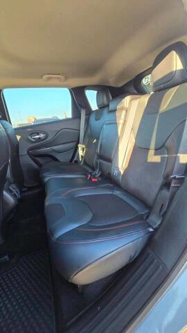 Used 2016 Jeep Cherokee Trailhawk w/ Cold Weather Group image 16